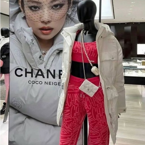 CHANEL 2021 Coat Jacket CC Logo White Padded Down Puffer Hooded size 36 - Picture 13 of 13